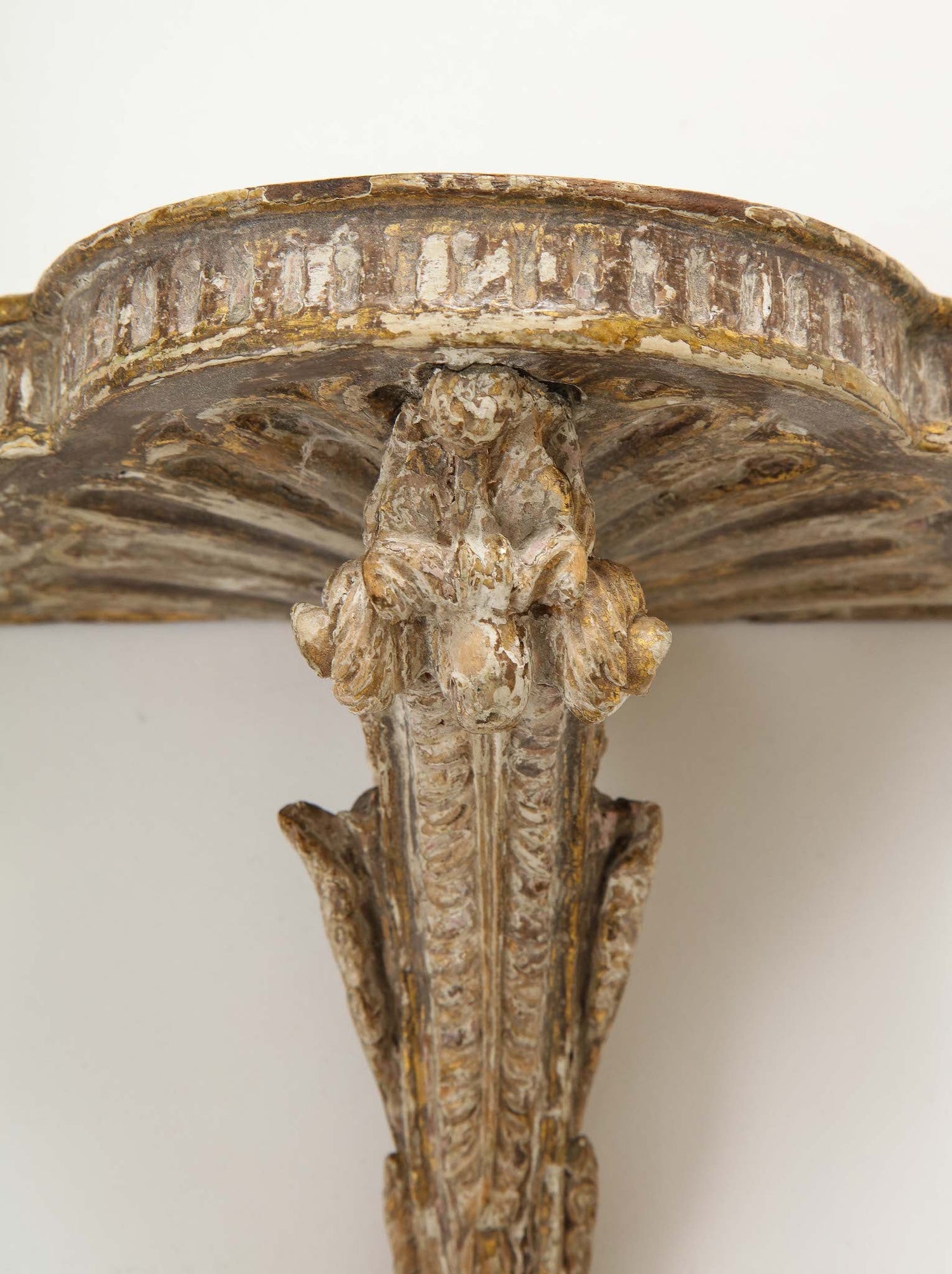 Neoclassical-Giltwood-Bracket-(single)-6