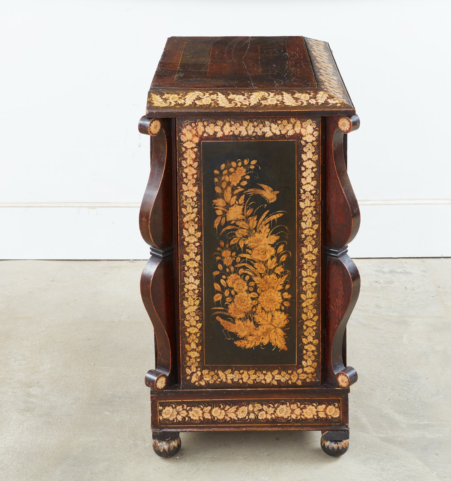A VERY FINE REGENCY PARCEL GILT AND POLYCHROME JAPANNED AND PENWORK CABINET c. 1820