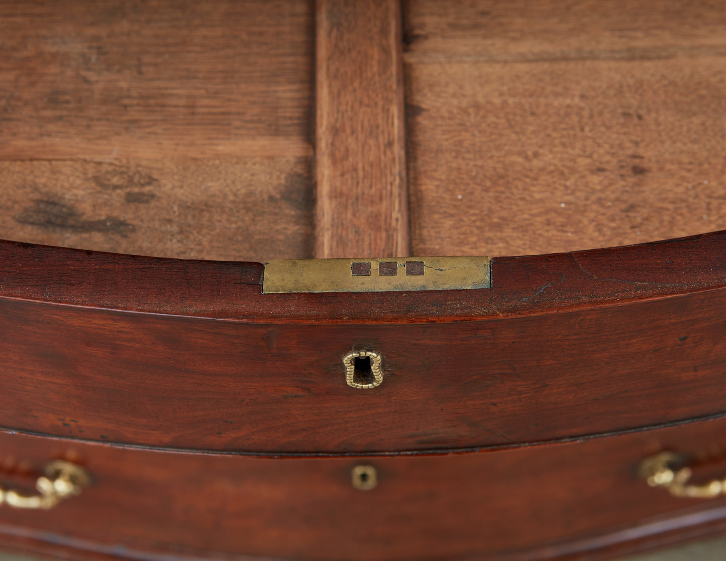 MAHOGANY CHIPPENDALE CHEST OF DRAWERS c. 1760